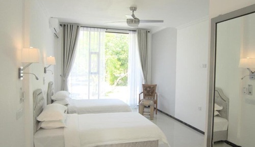 Deluxe Room, 1 Bedroom, Private Bathroom, Beachside