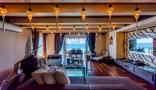2 Bedroom Royal Ocean Suite with Private Pool & personalized Butler Service - Up to 2 children under 15 dine free and receive the same meal plan as paying adults. Subject to villa occupancy. Christmas and New Year’s Eve supplements apply.