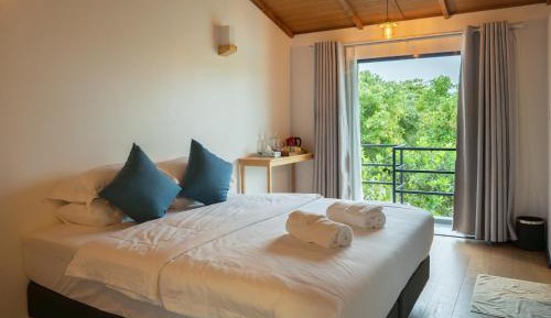Deluxe Double Room with Balcony and Sea View