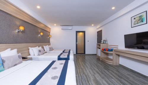 Quadruple Room with Balcony and Island View