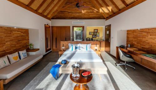  Beach Sunrise Villa with Free access to sea plane lounge on Arrival