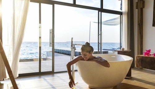 Overwater Pool Villa Ocean, High privacy, see-through floor, infinity pool, daily free flow chocolate hour, free snorkeling gear & non-motorized water sports