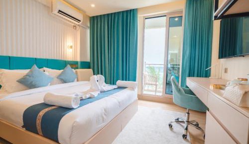 Deluxe Double Room with Balcony and Sea View