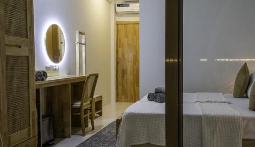 Deluxe Double Room with Balcony and Sea View