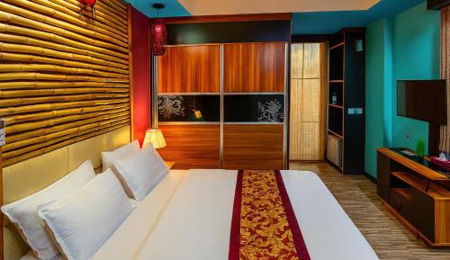 Deluxe Queen Room