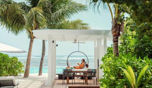 Sunset Family Beach Villa with Pool King