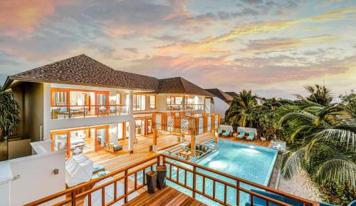 Sultan Beach Residence with Private Pool & Slide - Complimentary Floating Breakfast (once per stay) for stays until 30 November 2026