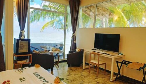 Deluxe Double Room with Balcony and Sea View