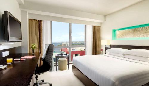 Deluxe Queen Room with Ocean View (Free Return Airport Transfer, Complimentary Wifi)