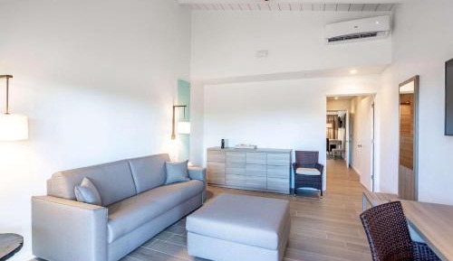 Standard Beachside Suite 1 King & 1 Sofa-bed non-smoking (4KN)