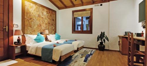 Standard Twin or Triple Room