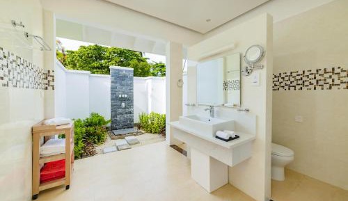 Pool Beach Villa - Free shared seaplane for 2 guests, minimum 7-night stay