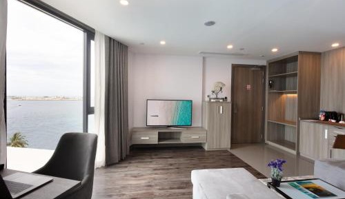 Executive Ocean View Suite (Free Return Airport Transfer & 10% off on Food & Beverage)