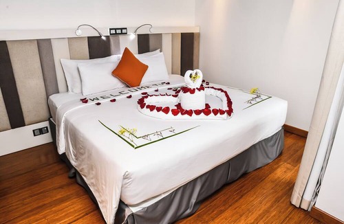 Male Hotel | Beehive Premier