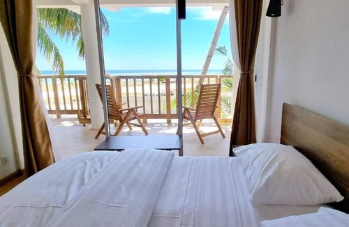 Thulusdhoo Island Hotel | Coral Inn