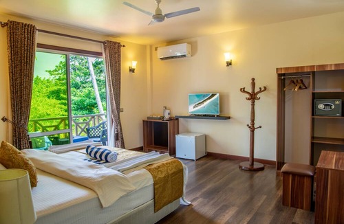 Ukulhas Hotel | Ostrov Beach