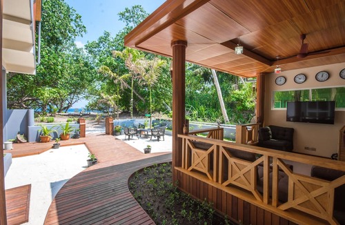 Ukulhas Hotel | Ostrov Beach