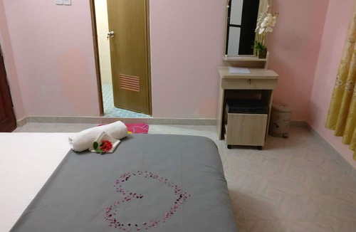 Dhaandhoo House | Baivaru Guesthouse Services