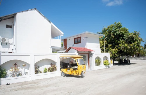 Vaadhoo House | Avanti Surf & Stay