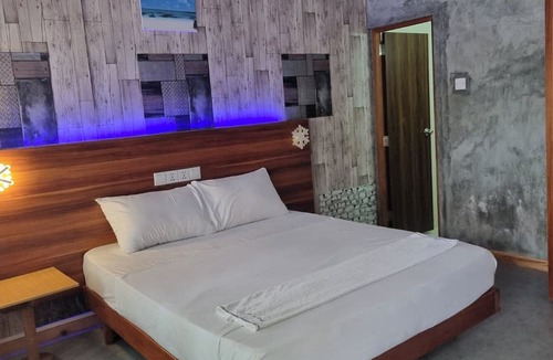 Vaadhoo House | Avanti Surf & Stay