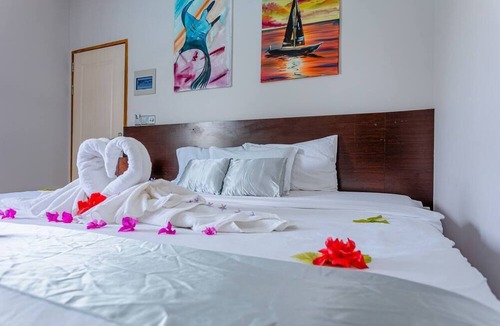 Dharavandhoo Hotel | VIOLET INN