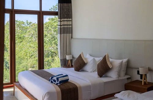 Dhiffushi Hotel | Heron Beach Hotel