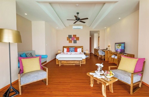Kudafushi Hotel | Kudafushi Resort & Spa