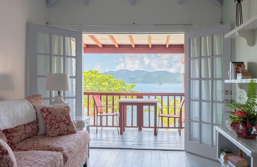 Daseys Villa | Fort Recovery Beachfront Resort