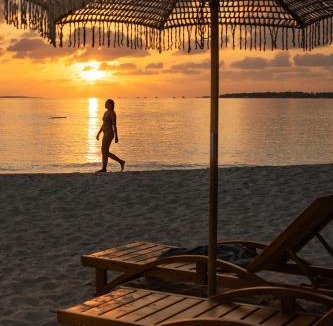 Kamadhoo Hotel | La Plage Maldives