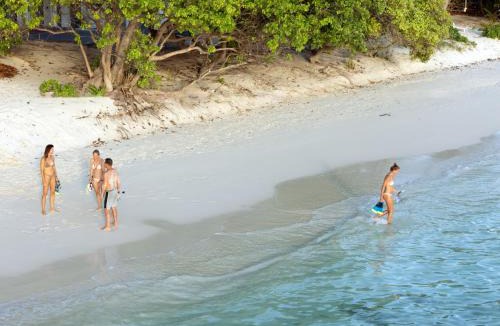 Kamadhoo Hotel | La Plage Maldives