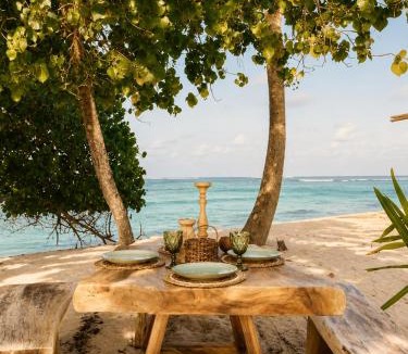 Thulusdhoo Island Hotel | Samura Panorama Guest House