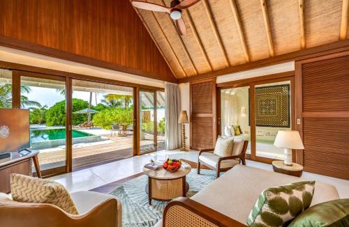 Mahaanaelhihuraa Island Resort | RAH GILI Maldives