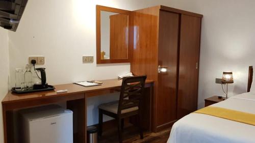 Fuvahmulah House | Shark Lounge
