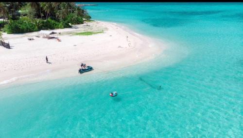 Island Hospitality in Himandhoo